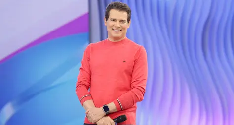 Celso Portiolli recebe Blogueirinha, Gracyanne Barbosa e Danilo Gentili no 'Domingo Legal'