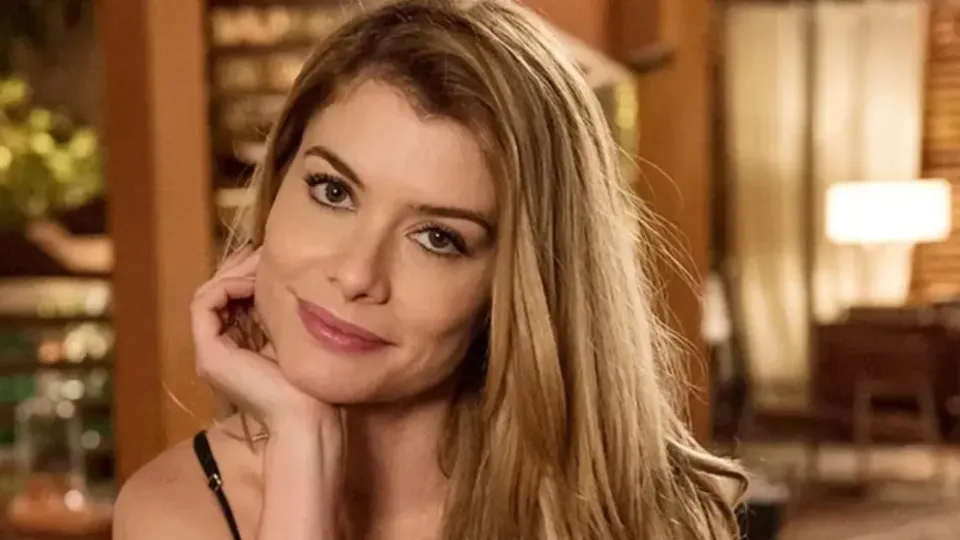 Alinne Moraes é escalada para dar vida à vilã de 'Por Você', próxima novela das 19h