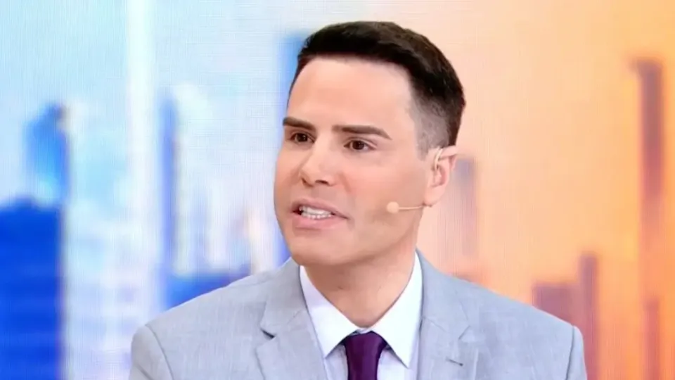 Sem acordo no entretenimento, Luiz Bacci tem vínculo encerrado no SBT