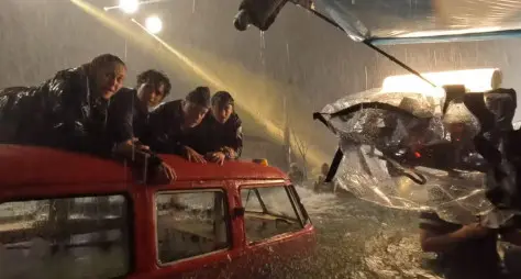 'Quem Ama Cuida' aposta em enchente realista no 1º capítulo