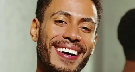 Ícaro Silva é escolhido para viver Robinho em 'Tremembé'