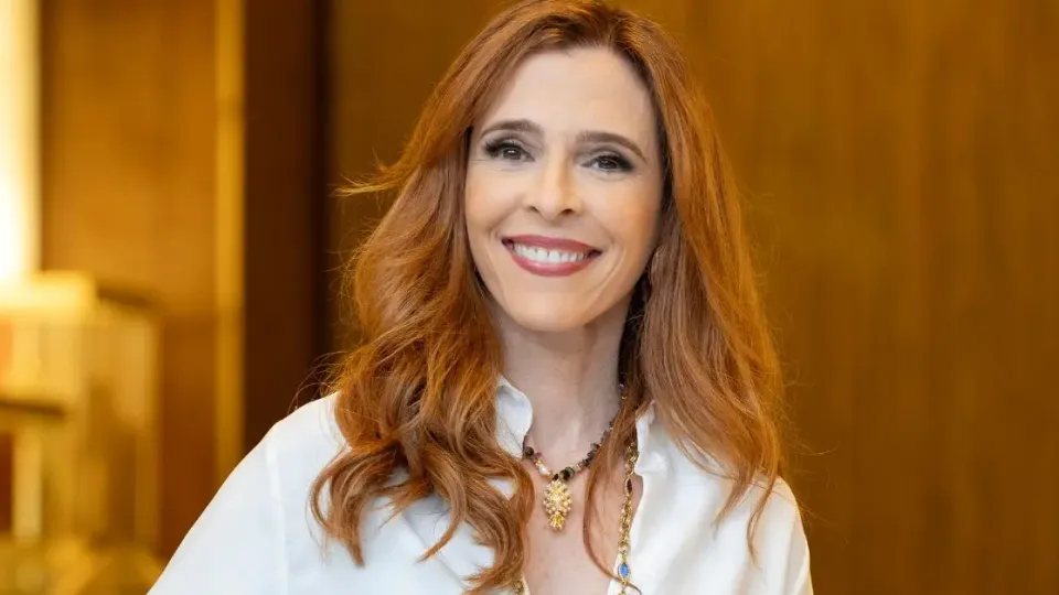 Quem Ama Cuida: Deborah Evelyn vive personagem manipuladora e conservadora