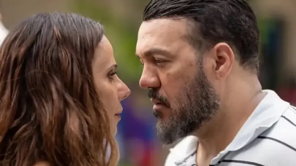 Consuelo abandona Misael e fica com Gilmar no final de 'Três Graças'