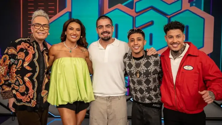 'Programa do João' reúne Felipeh Campos e MC Joãozinho VT em duelo de Copa