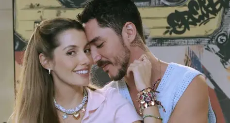 Paola Antonini e João Vitor Silva vivem romance de fachada em "Deixa Acontecer"