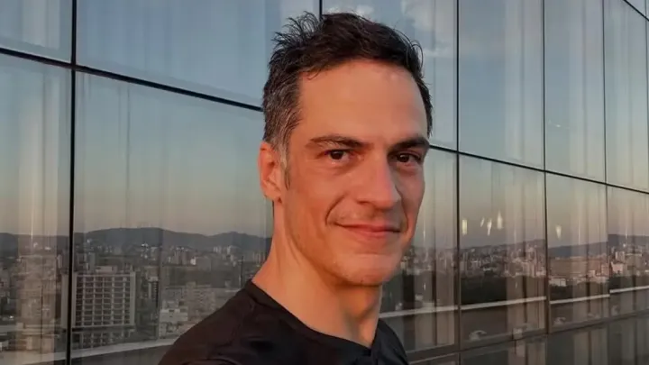 Mateus Solano negocia papel de fazendeiro em novela das seis da Globo