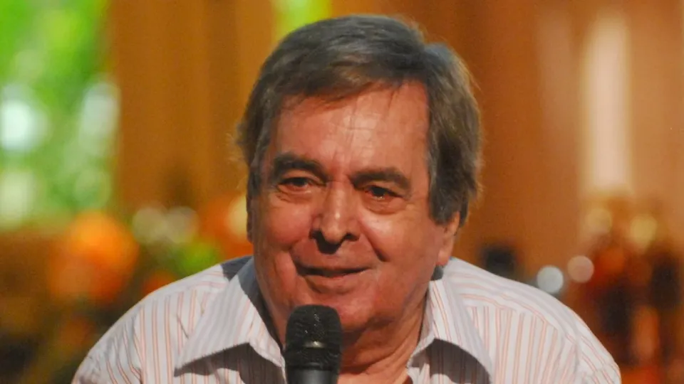 Globo muda programação e exibe especial sobre autor de Pantanal