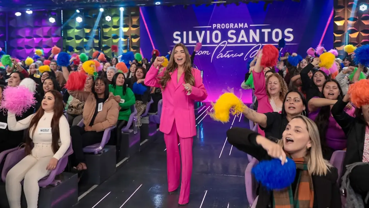 Patrícia Abravanel comanda o Programa Silvio Santos no SBT