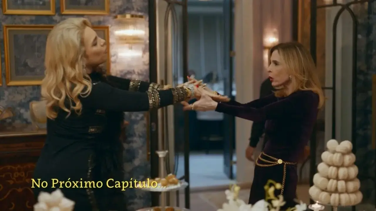 Pilar (Isabel Teixeira) em cena de Quem Ama Cuida