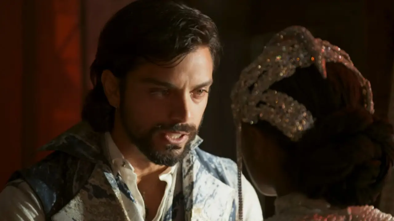 Omar (Rodrigo Simas) e Alika (Duda Santos) em A Nobreza do Amor