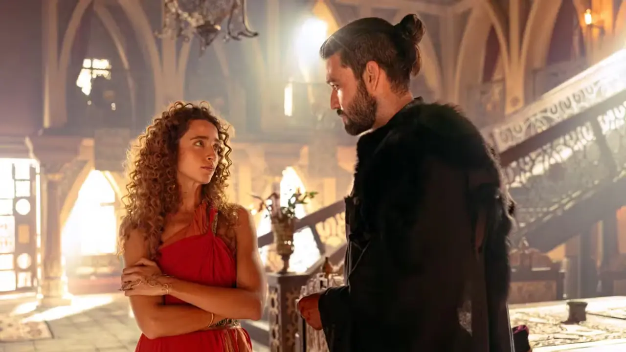 Gomer (Letícia Laranja) e Amit (Sergio Marone) em Amor em Ruínas