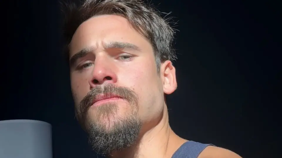 Globo convida Nicolas Prattes para Elas que Lutem, mas ator decide não aceitar