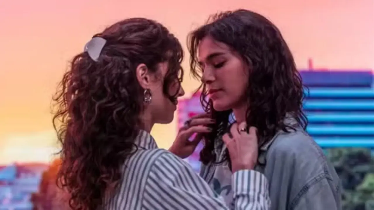 Bruna Marquezine e Alanis Guillen