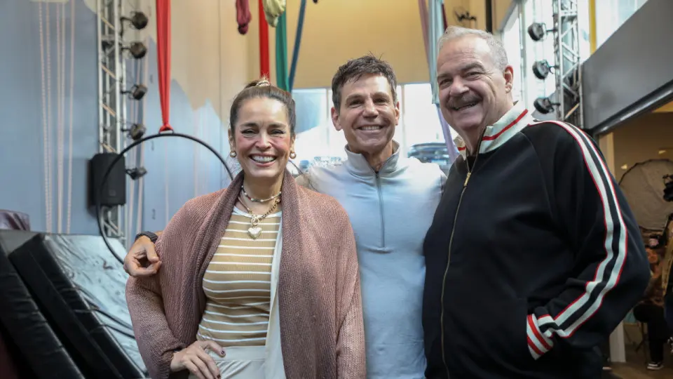 Suzy Rêgo e Gilberto Barros encaram aula de circo no Domingo Espetacular