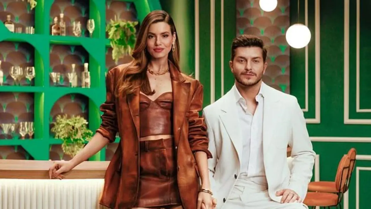 Camila Queiroz e Klebber Toledo
