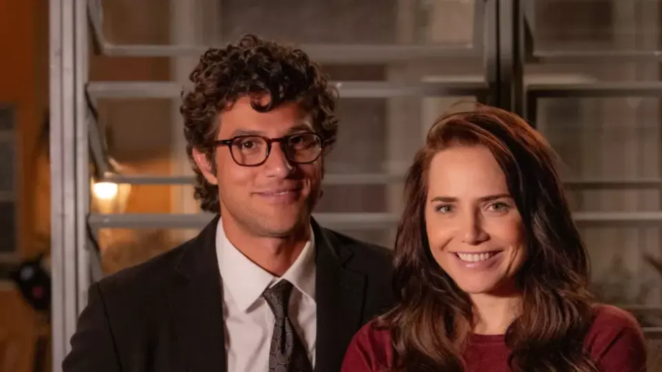 Letícia Colin exalta parceria com Chay Suede em Quem Ama Cuida