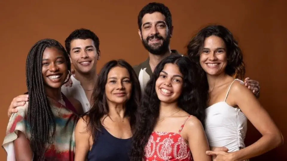 Família de Rosenda move Lá na Minha Terra e guia conflitos da novela