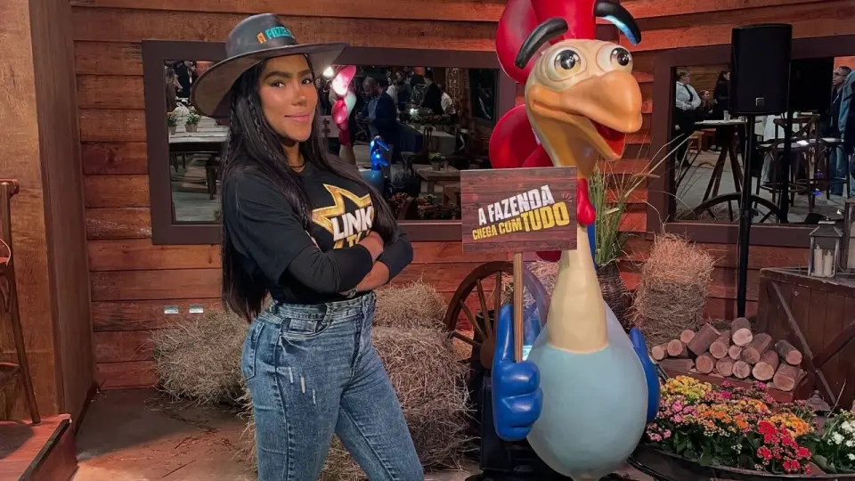Carol Lekker se demite da Record, desiste da TV e volta para a Espanha