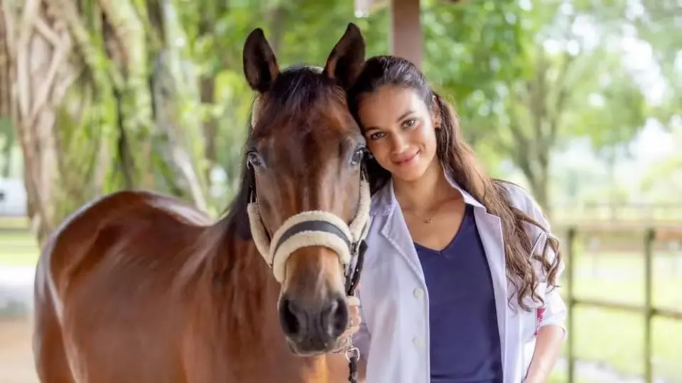 Alane Dias inicia gravações de Lá na Minha Terra, novela da Globo