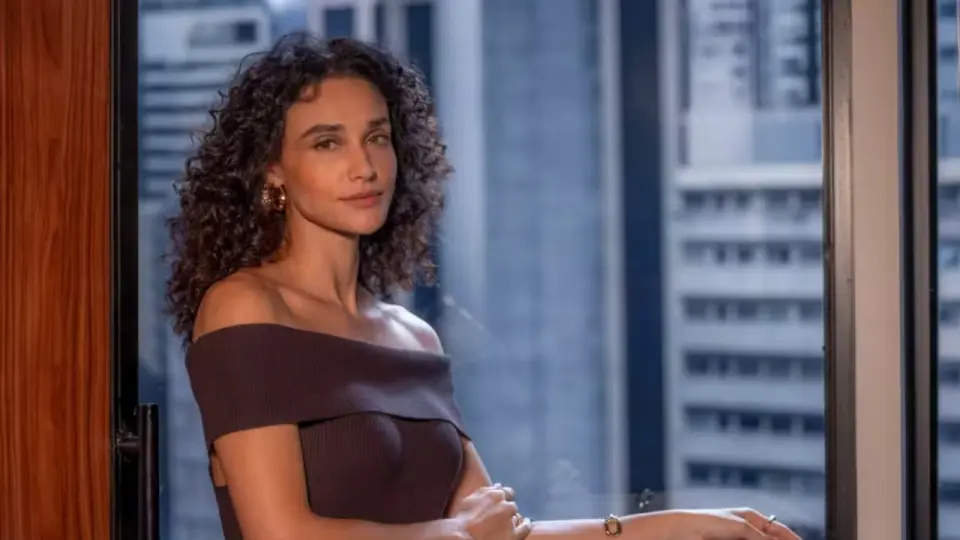 Débora Nascimento viverá advogada envolvida em romance proibido em Lá na Minha Terra