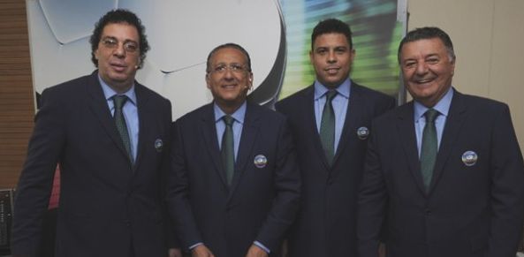 Casagrande, Galvão Bueno, Ronaldo e Arnaldo Cézar Coelho, da Globo. Foto: Divulgação/TV Globo