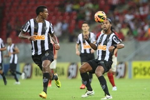 Time liderado por Jô e Ronaldinho Gaucho é derrotado pelo Raja Casablanca por 3 a 1. Foto: Divulgação