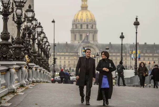 Gloria Pires e Cassio Gabus Mendes gravam em Paris (Foto: Alex Carvalho/Globo)