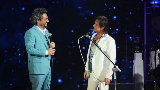 Alexandre Nero canta com Roberto Carlos. Crédito: Globo / Estevam Avelar