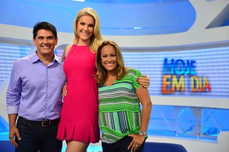 César Filho, Ana Hickmann e Renata Alves no Hoje em Dia (Foto: Divulgação?TV Record)