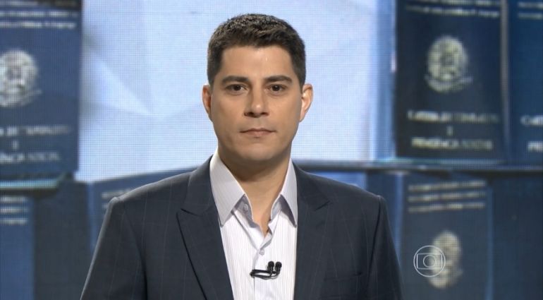 Evaristo Costa apresentando o Fantástico (Foto: Reprodução/TV Globo)
