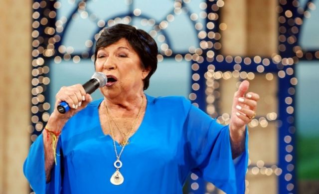 Inezita Barroso cantando no programa Viola, Minha Viola, que apresentava há quase 35 anos (Foto: Divulgação)