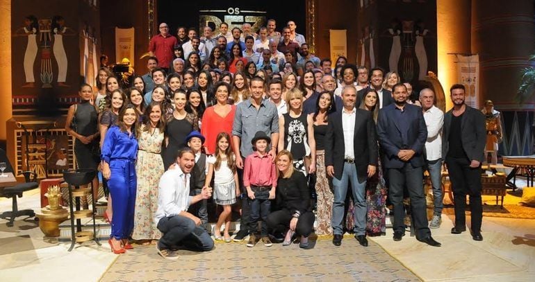 O elenco reunido no RecNov. Foto: Divulgação/Record
