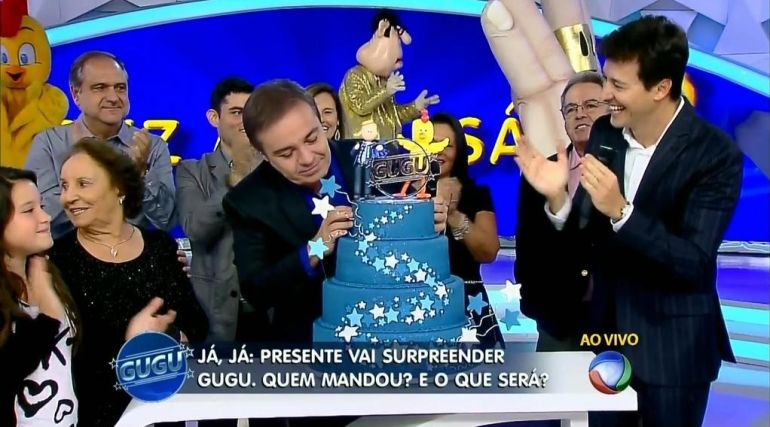 Gugu tem festa de aniversário surpresa em seu programa (Foto: Reprodução/TV Record)