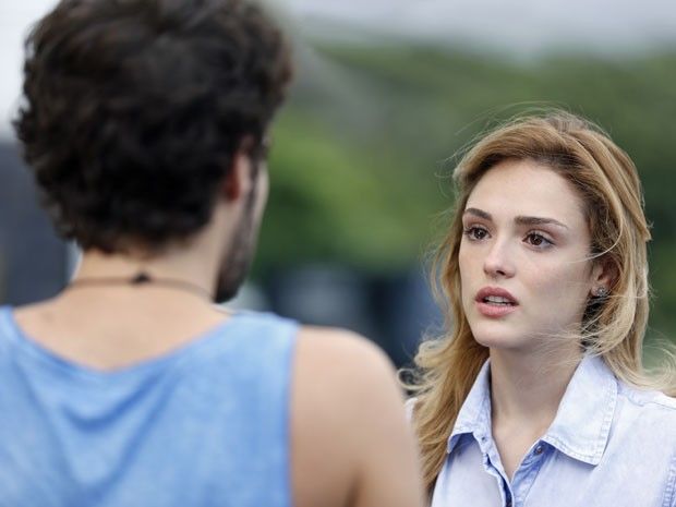 Júlia questiona Pedro: 'Diz se isso não muda tudo' (Foto: Ellen Soares/TV Globo)