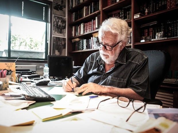 O autor Manoel Carlos em seu escritório (Foto: Pedro Curi/TV Globo)