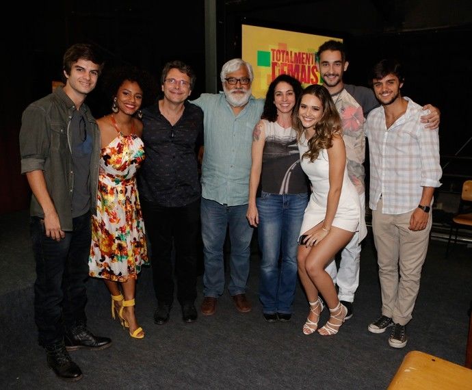 Autores, diretor e ex-atores de Malhação. Foto: Divulgação/Globo