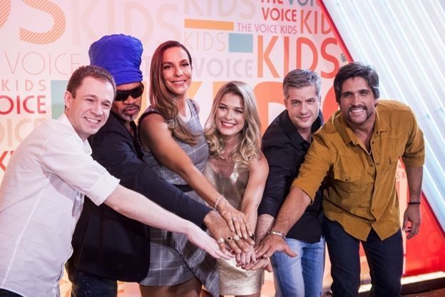 Tiago Leifert, Carlinhos Brown , Ivete Sangalo, Kika Martinez, Victor e Leo. Foto: Globo/João Cotta