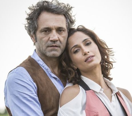 Santo (Domingos Montagner) e Tereza (Camila Pitanga)