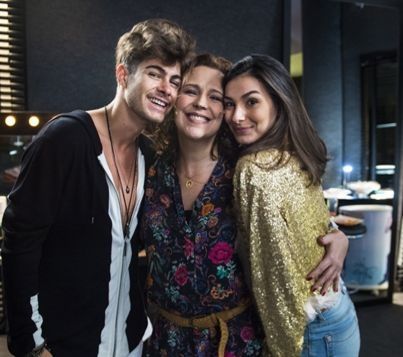 Léo (Rafael Vitti), Néia (Ana Beatriz Nogueira ) e Yasmin (Marina Moschen). Foto: Globo