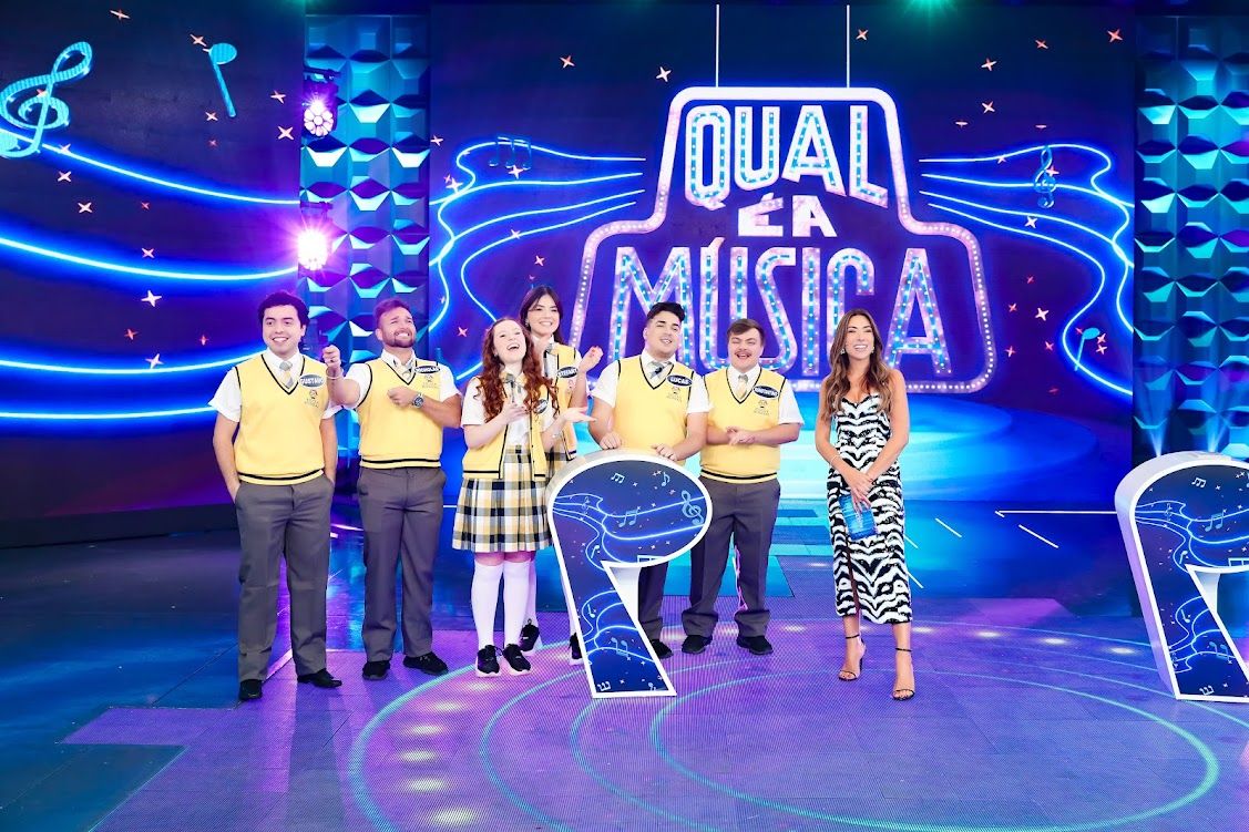 Silvio Santos comanda 'Jogo dos Pontinhos' temático de Festa do