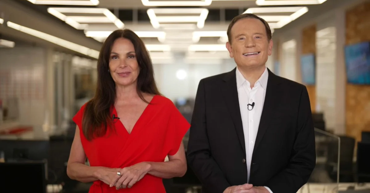 Carolina Ferraz e Roberto Cabrini. Foto: Divulgação/Record