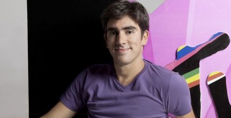 Marcelo Adnet negocia contrato com a Globo