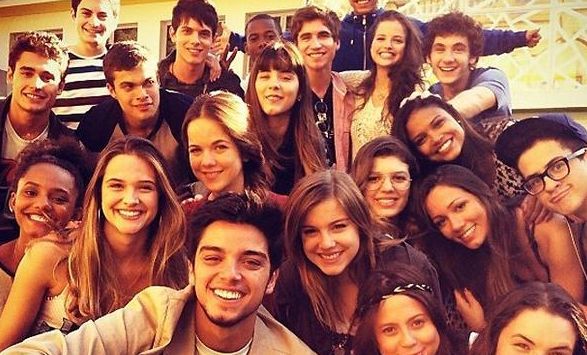 Elenco comemora estreia da nova temporada de "Malhação"