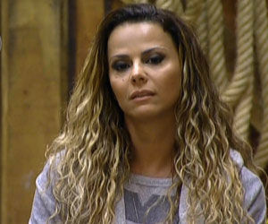 A Fazenda: Nicole Bahls bate boca com Viviane Araujo